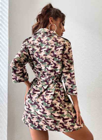 Robe chemise imprimé camouflage avec ceinture